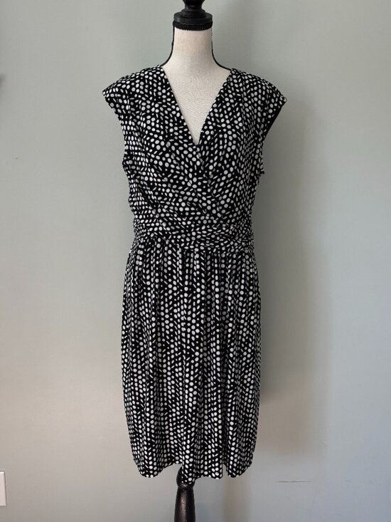 Tommy Hilfiger Dresses & Skirts - Tommy Hilfiger Polka Dot Faux-Wrap Dress Size 10 Like New